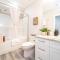 NEW, Mountain Chic Suite, Whyte Avenue, Netflix, WiFi, Sleeps 6