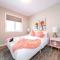 NEW, Euro-Style Suite, Whyte Avenue, AC, Netflix, Sleeps 6!
