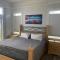 Runyan Lake House / 4 Private Suites - Sleeps 13 - Fenton