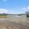 Runyan Lake House / 4 Private Suites - Sleeps 13 - Fenton