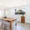 Coastal Capers - Pet Friendly - 10 Mins Walk to Beach
