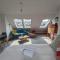 *Large Unique Retro Private Attic & Bathroom*