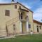 Majestic holiday home in Montefalcone Appennino with garden