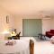 Spacious studio in AliceSprings QueenBed+KSAirbed