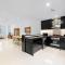 Homey 2BR DAMAC Maison Cour Jardin, Business Bay