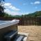 Seven Stars- hot tub & garden with fabulous views.