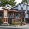 Cannon beach vibes, steps to the beach,WIFI,3 full bedroom en suites with 3 fireplaces,Near Downtown - كانون بيتش