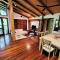 BUTTERFLY BEND - 3 Bedroom Daintree Beach House