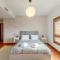Modern 2 bedroom apt 20 min from city center