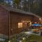Sleepy Hollow 5BR Cabin - National Park 7 Min, Hot Tub, Fire Pit, Sleeps 12 - Luray