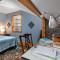 Sleepy Hollow 5BR Cabin - National Park 7 Min, Hot Tub, Fire Pit, Sleeps 12 - Luray