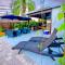 Private Heated Pool Oasis Pet-Friendly Retreat Short or long Stays Sleeps 2-8 Ppl
