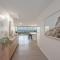 2 bedrooms apartment on the beach and with air conditioning and pool