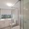 2 bedrooms apartment on the beach and with air conditioning and pool