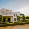 Delightful 7-Bedroom Place with Pool & Big Gardens by Amayra farm - Dhānd