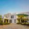 Delightful 7-Bedroom Place with Pool & Big Gardens by Amayra farm - Dhānd