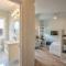 Miraculously Modern in a Vintage Shell Midtown - Мемфіс