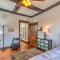 Classic Woodwork and Details in 1912 Colonial - Мемфис