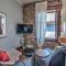 Classic Woodwork and Details in 1912 Colonial - Мемфис