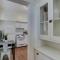 1900s Historic Getaway - Prime Midtown Location!