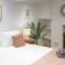 Bright & beautiful 4 bedroom house with sea views