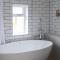 Bright & beautiful 4 bedroom house with sea views
