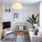 Bright & beautiful 4 bedroom house with sea views