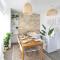 Bright & beautiful 4 bedroom house with sea views