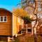 Zirkuswagen mit Outdoor Whirlpool und Garten