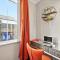 Central Luxury House with Fast Wifi