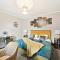 Central Luxury House with Fast Wifi