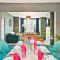 Central Luxury House with Fast Wifi