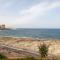 Spacious Seafront APT with Living, Sofa, WIFI & AC by 360 Estates - سليمة
