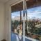 Central Style - 3 Bedroom Townhouse with Lakeview