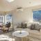 Central Style - 3 Bedroom Townhouse with Lakeview