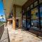 Top Floor Oceanfront location with great swimming and snorkeling MKM809 - ويليا