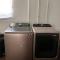 Fully remodeled 1-bedroom house with massive yard - 伍德兰希尔斯