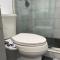 Fully remodeled 1-bedroom house with massive yard - 伍德兰希尔斯