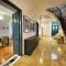 Phaedrus Living: Cozy Down Town House Aischylou