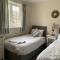 Seaside Cottage, The Bay, 2 bedrooms, patio, parking nearby, 2 dogs welcome