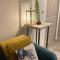 Above PORTHMINSTER BEACH - - St James Rest - - A STYLISH GROUND-FLOOR PRIVATE APARTMENT - - Kids Love The Cabin Bunk Room - - BEAUTIFULLY REFURBISHED