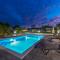 Holiday House Marina with pool