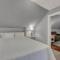 Suites on Seneca - Gorgeous One Bedroom Apartment