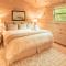 Affordable cabin that sleeps 8 K beds & fire pit - 科斯比