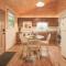 Affordable cabin that sleeps 8 K beds & fire pit - 科斯比