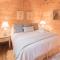 Affordable cabin that sleeps 8 K beds & fire pit - 科斯比