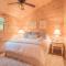 Affordable cabin that sleeps 8 K beds & fire pit - 科斯比