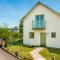 Lakeside property with access into Spa on a nature reserve Bee Cottage HM75