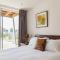 Lakeside property with a Spa on a nature reserve Woodlark HM30
