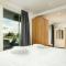 Lakeside property with spa access Thistledown HM25